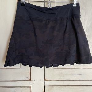 Lululemon camo tennis or running skirt lightly worn size 4 Tall